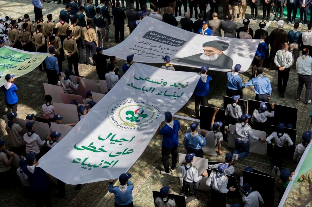 مشاركون في الحفل الختامي لكشافة الكفيل