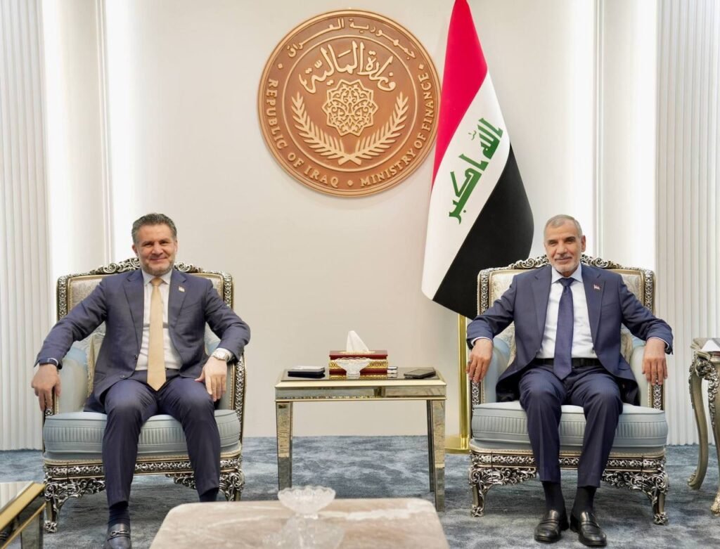اجتماع رئيس هيأة الإعلام والاتصالات مع وزير المالية