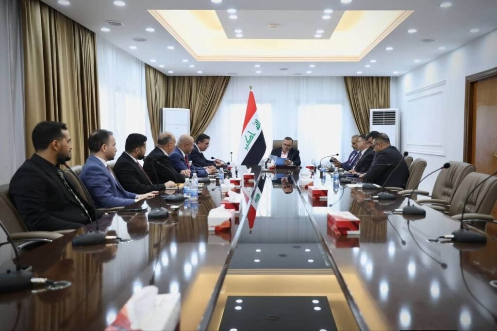 وزير الصحة عبد الحسين الموسوي خلال استقباله رئيس مجلس الأعمال العراقي الفرنسي أدهم الفخار