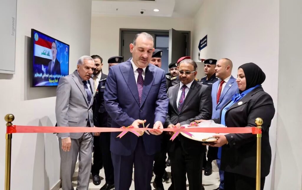 وزير الداخلية خلال زيارته مديرية الاتصالات والنظم المعلوماتية