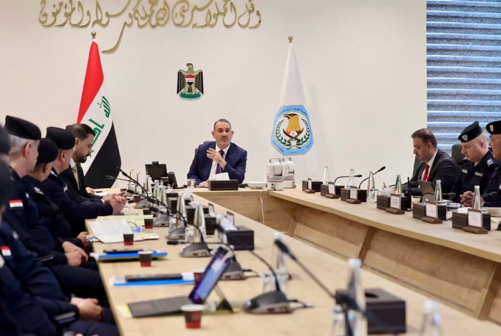 جانب من جولة وزير الداخلية في مديرية الاتصالات والنظم المعلوماتية