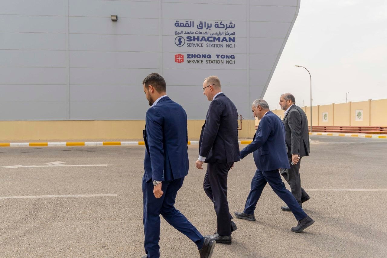 جولة السفير الفنلندي في شركة براق القمة لتجميع الشاحنات