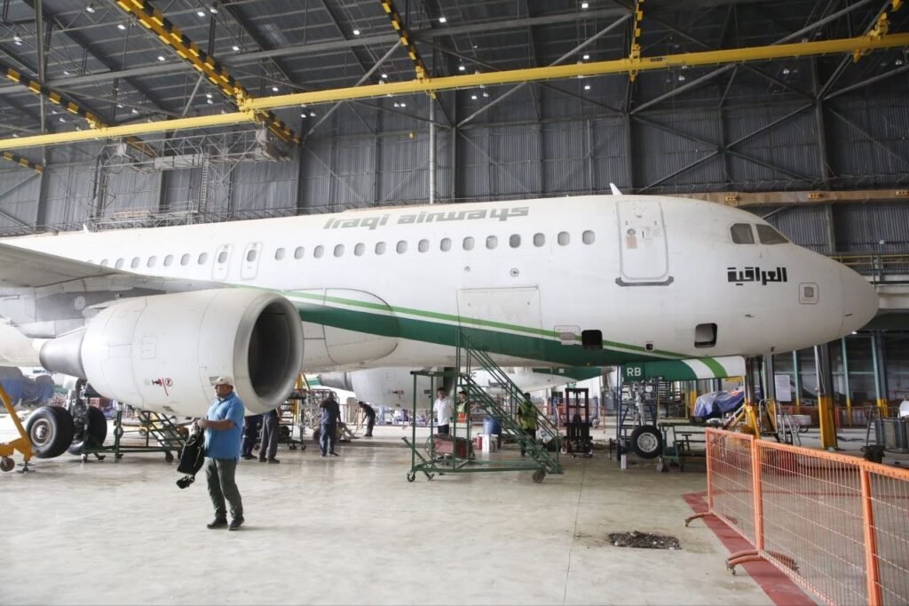 أعمال صيانة عجلات الهبوط لطائرة إيرباص A320 في الخطوط الجوية العراقية