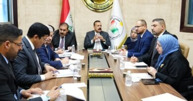 أعضاء لجنة الاستثمار والتنمية النيابية خلال استضافة مدير عام الدائرة القانونية ورئيس لجنة الاعتراضات في هيئة الاستثمار الوطنية