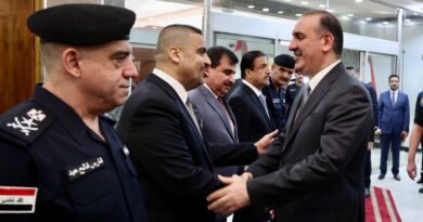 وزير الداخلية ياسر المالكي خلال مباشرته مهامه في مقر وزارة الداخلية ببغداد