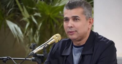مسودة لائحة تنظيم المحتوى الرقمي على طاولة الحوار.. بين حرية التعبير والمسؤولية القانونية الفريق الدكتور سعد معن خلال الجلسة الحوارية لمجلس الحوار المجتمعي بشأن تنظيم المحتوى الرقمي