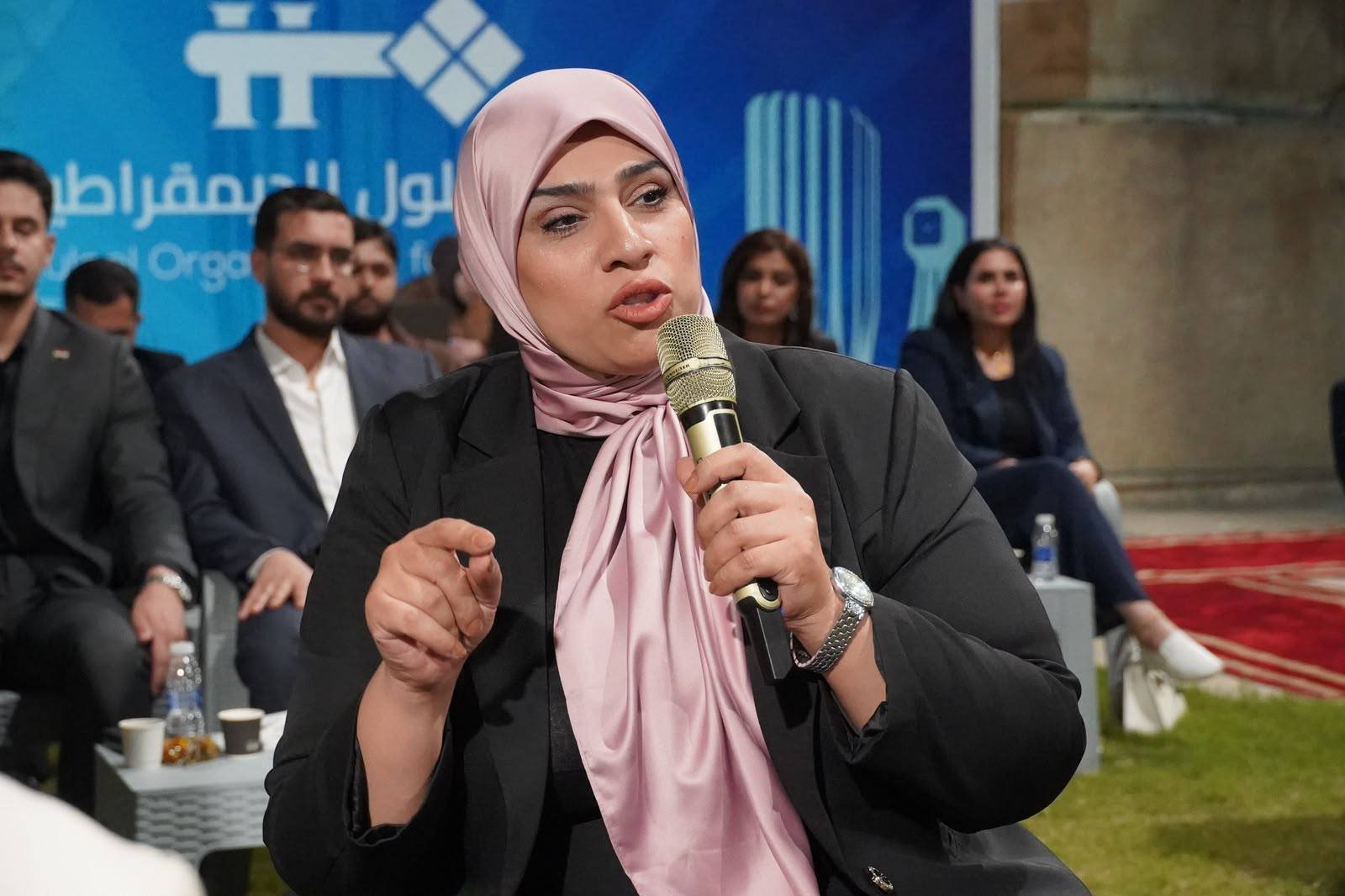 جانب من الجلسة الحوارية بشأن تنظيم المحتوى الرقمي
