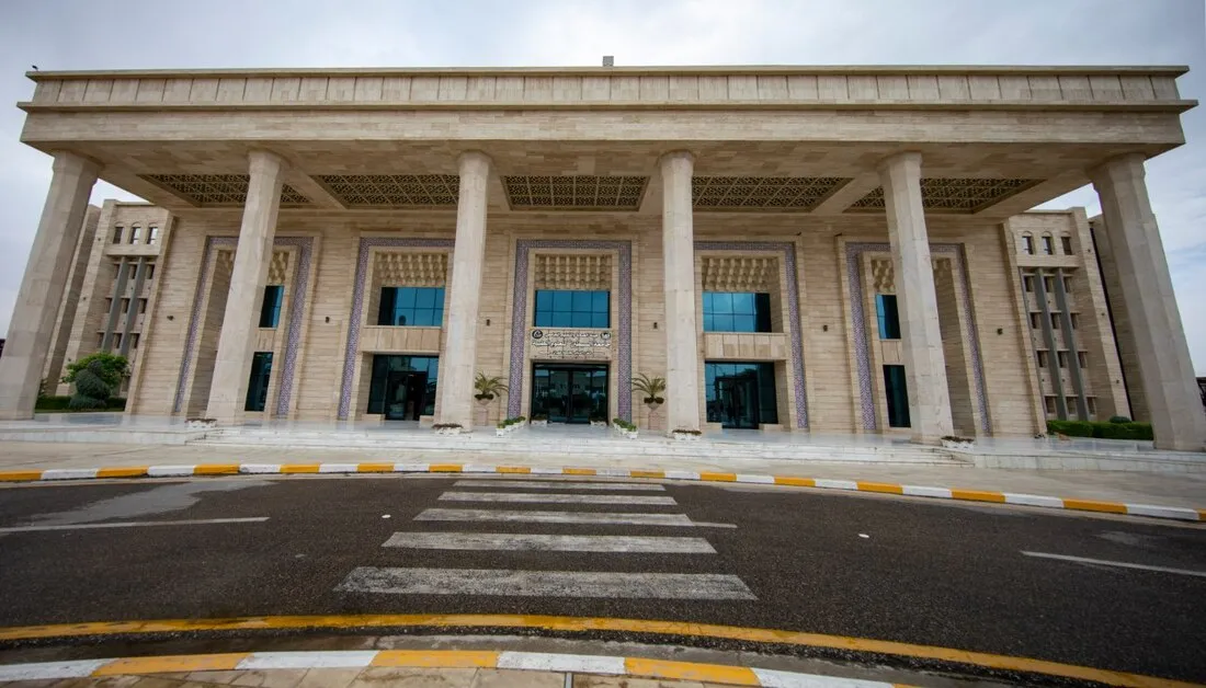 واجهة مبنى جامعة السبطين الدولية للعلوم الطبية في كربلاء